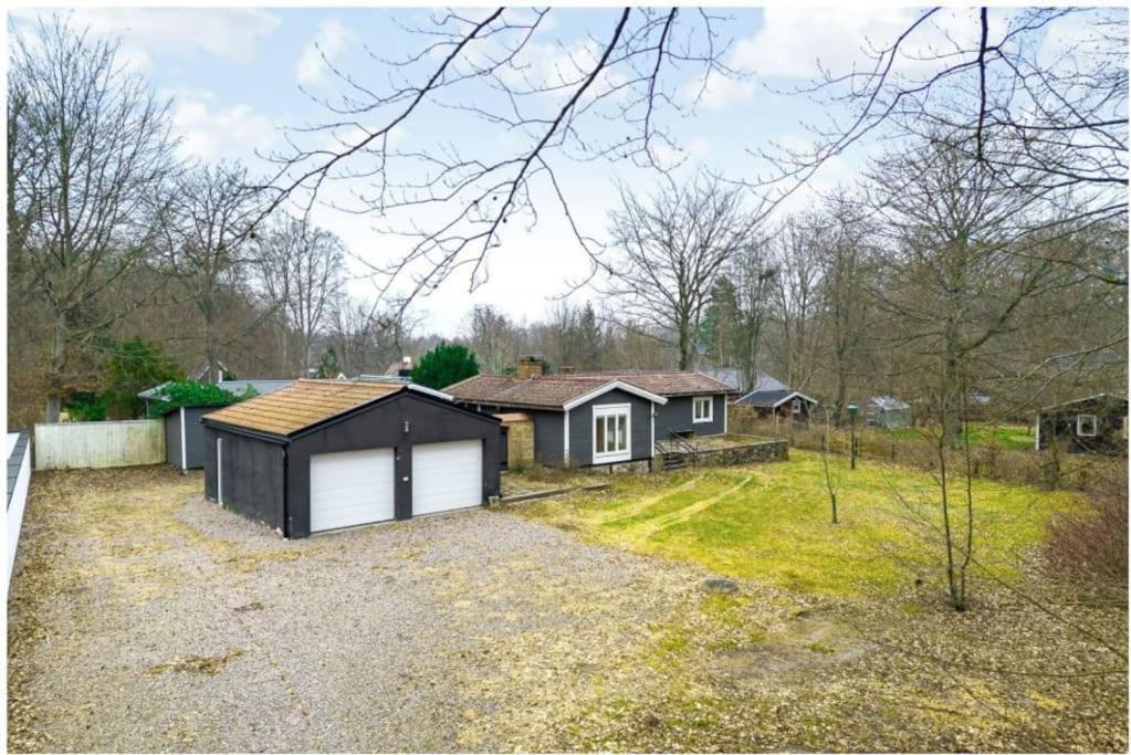 Stuga I Naturskoent Omrade I Hoeoer Exterior foto